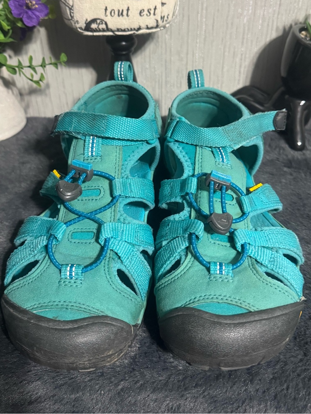 Keen Teal/Turquoise Kids Outdoor Sandals! Size 5 fits ladies 6.5/7